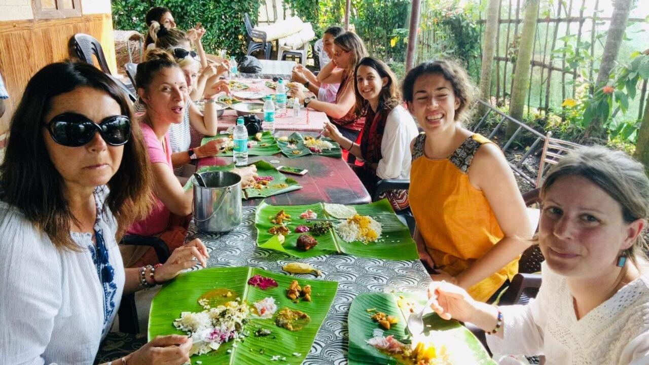 Abru'S Holidays International Travelers Alappuzha Luaran gambar