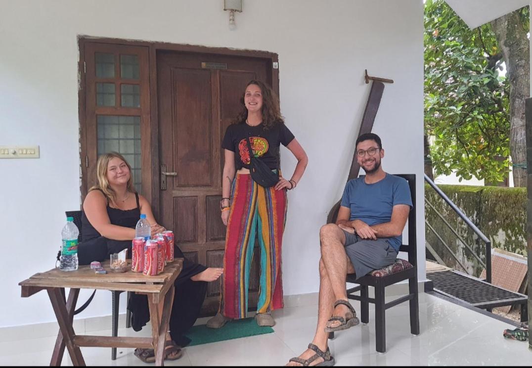 Abru'S Holidays International Travelers Alappuzha Luaran gambar