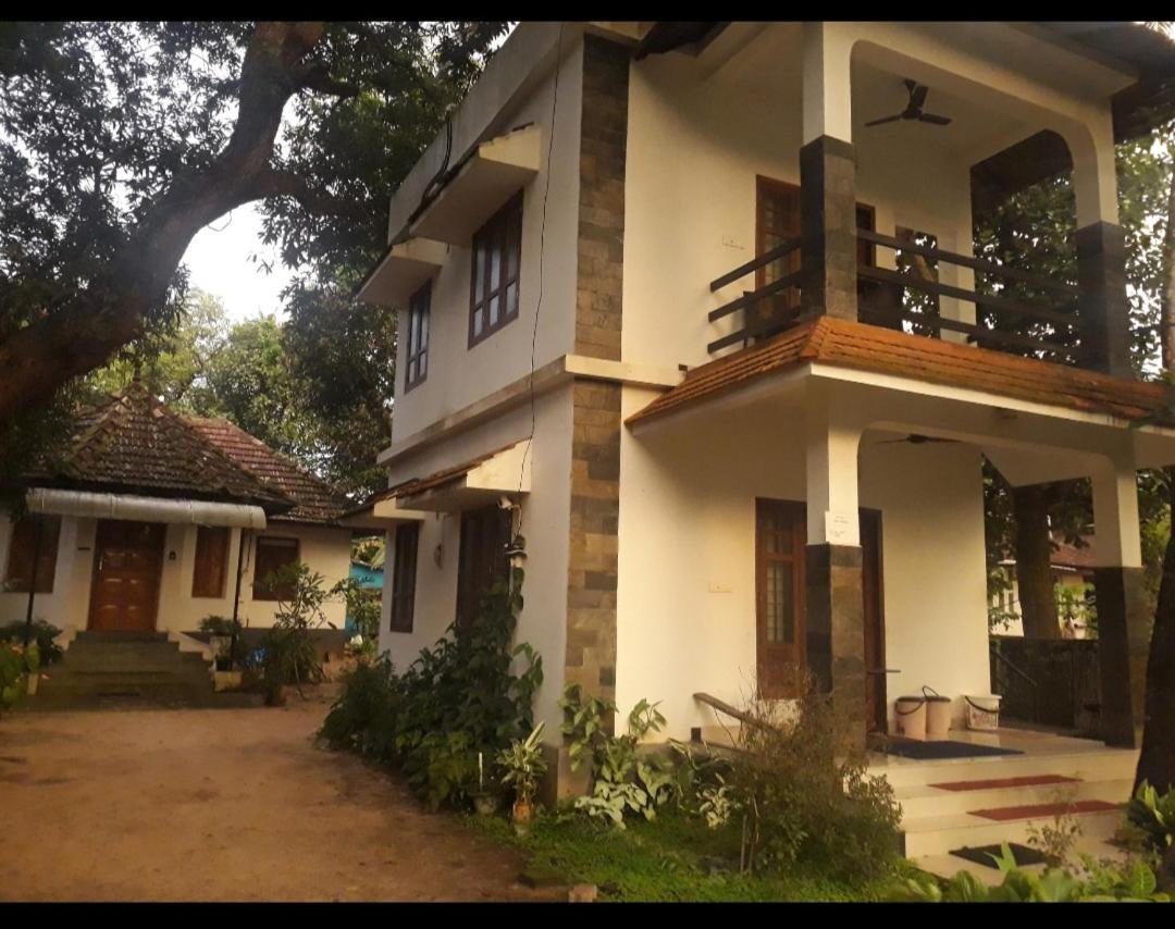 Abru'S Holidays International Travelers Alappuzha Luaran gambar